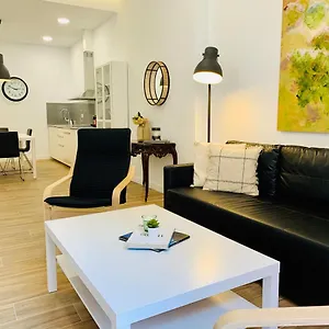 Apartment Homely Luxury Atarazanas, Málaga