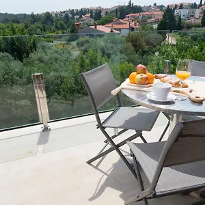 https://apartmani-mira-premantura.in-istria.net